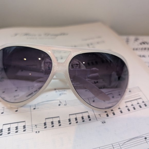 Kenzie Stylish White Aviator Sunglasses - Picture 2 of 11